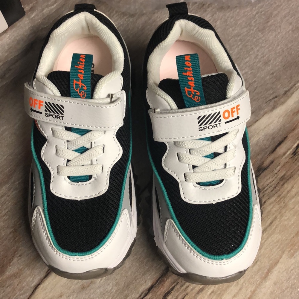 Boys sneakers